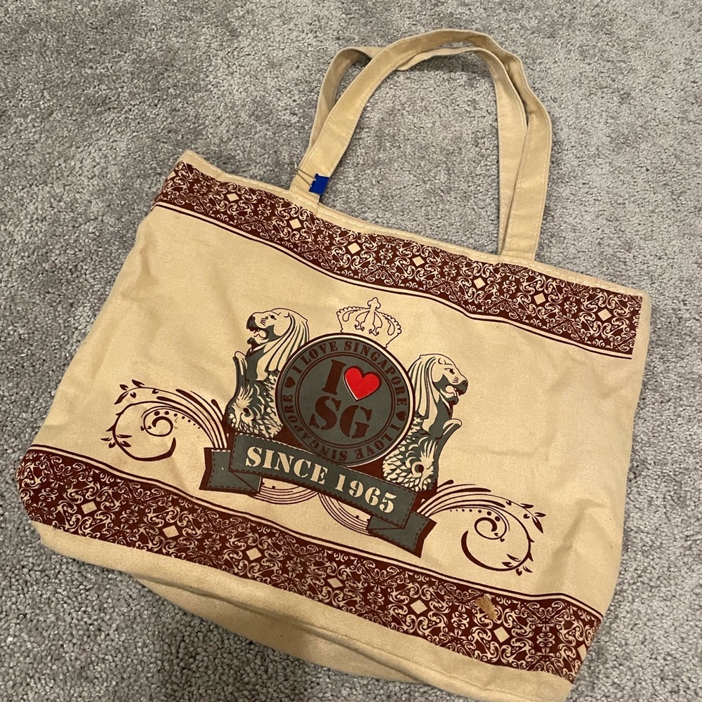 Nice singapore tote bag purse bag 🦁